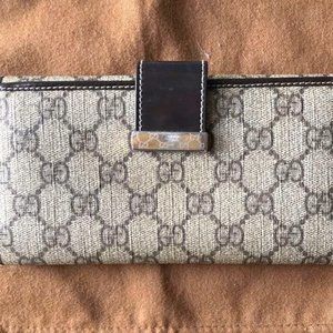 LADIE'S GUCCI WALLET